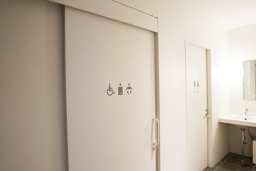 1階 多目的トイレ/男女兼用トイレ